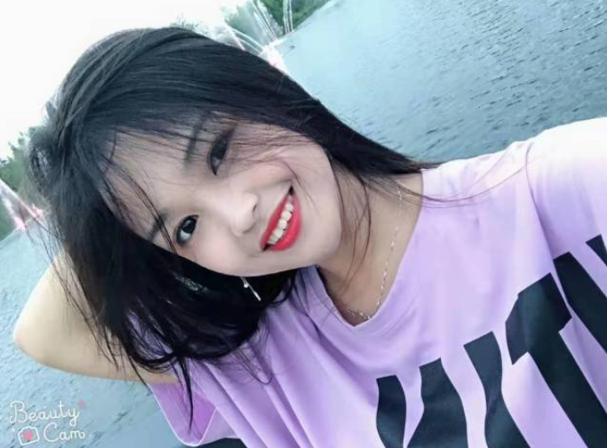 公司文员小甜心，偶尔兼职